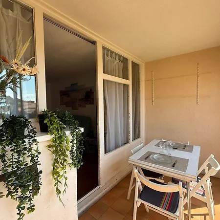 With Pool Close To The Lägenhet