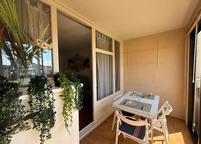 With Pool Close To The Lägenhet