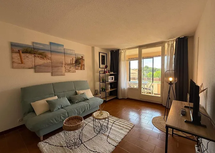 With Pool Close To The Lägenhet *